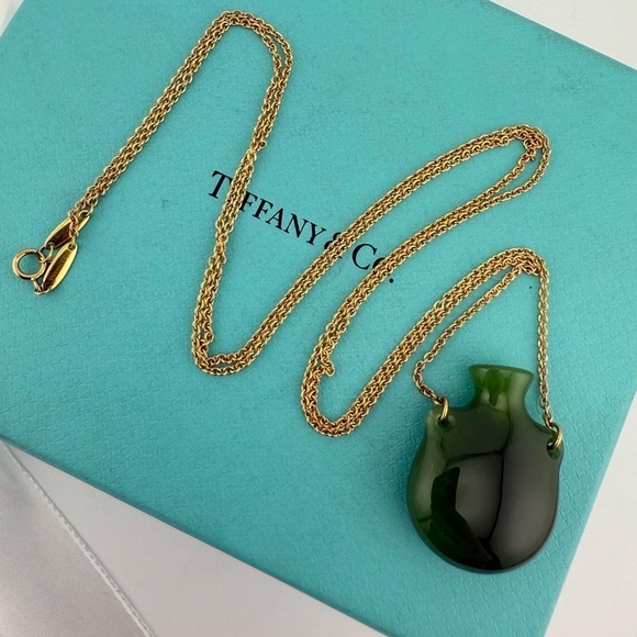Tiffany & Co. 18k Elsa Peretti® Bottle Green Jade Pendant in Yellow Gold - Picture 3 of 11
